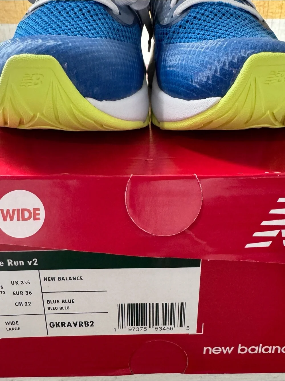 New Balance Kids' Rave Run v2 sneakers Blue Mesh Sneakers with White Laces Sz 4W